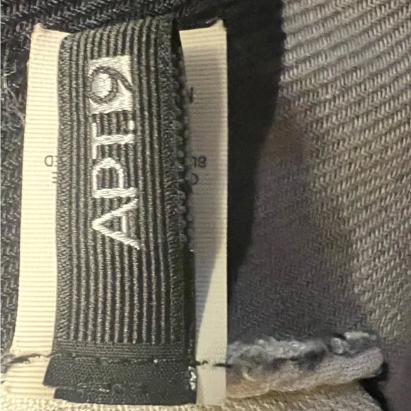 Geometric Patterned Scarf - Picture 3 of 4